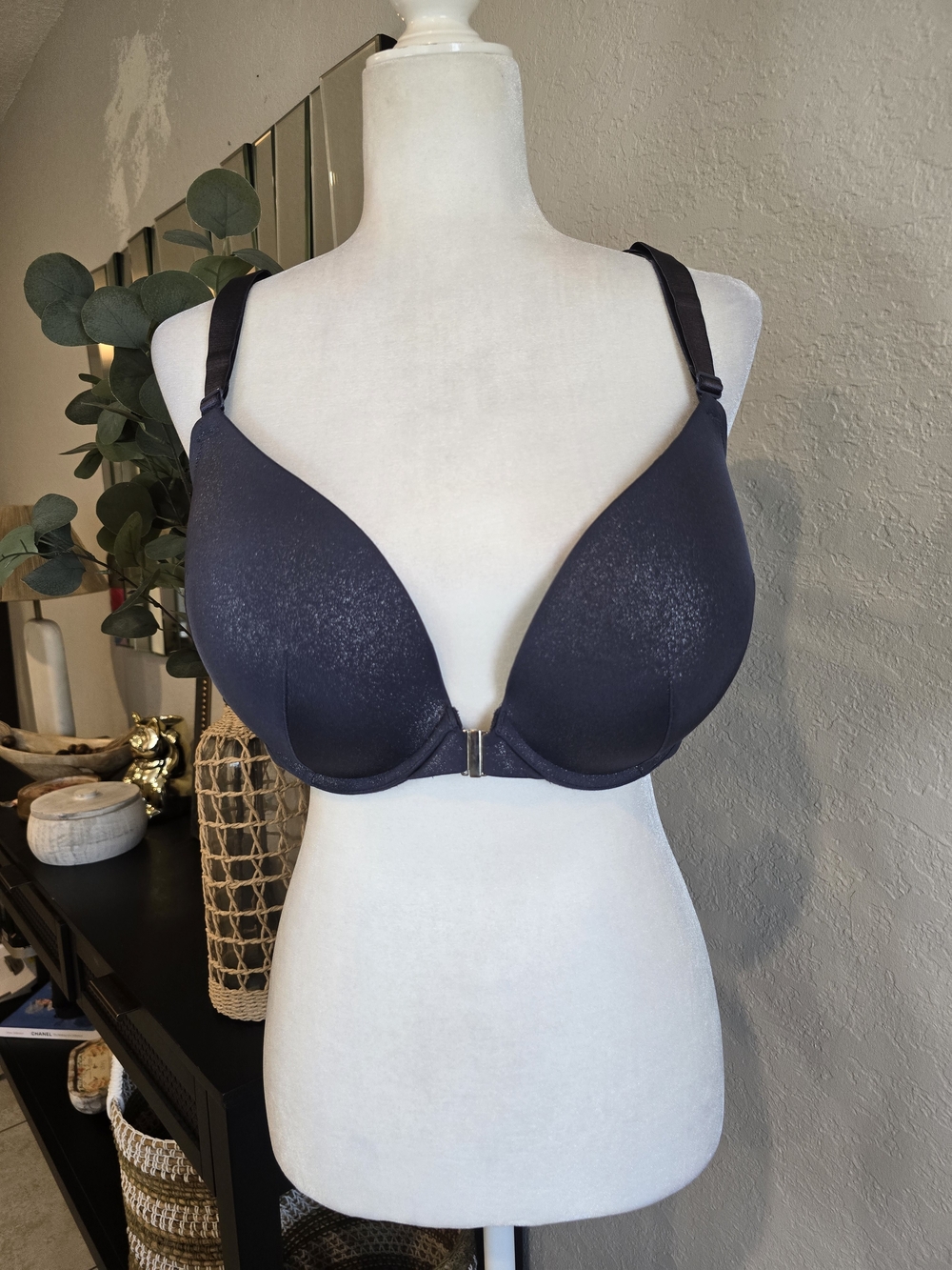Cacique Women's glitter Solid Front-Close Underwired T-Shirt Bra 42D